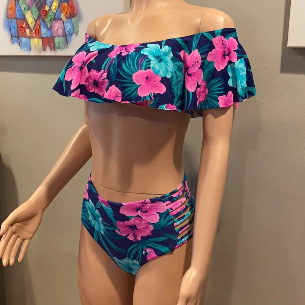 Revolve Floral hibiscus print high rise strappy ruffle bikini set - Picture 3 of 6